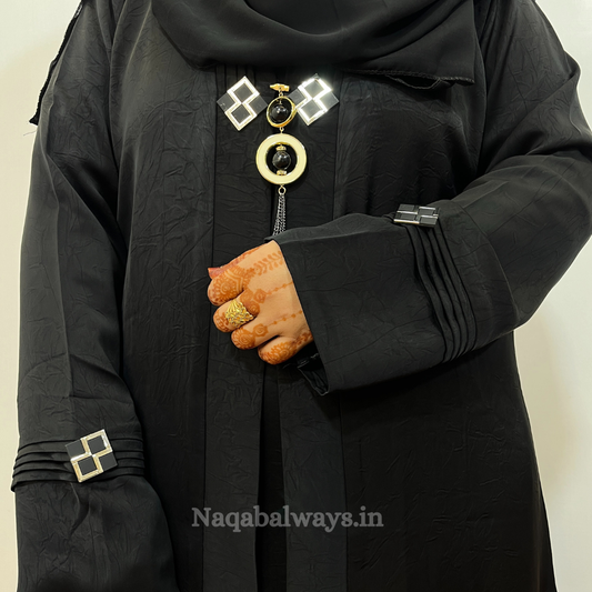 Front-Open Abaya with Attached Inner Layer – Premium Black Design.