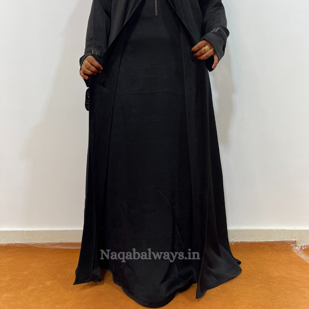 Front-Open Abaya with Attached Inner Layer – Premium Black Design